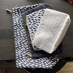 H&M Black and White Patterned Pouch Set